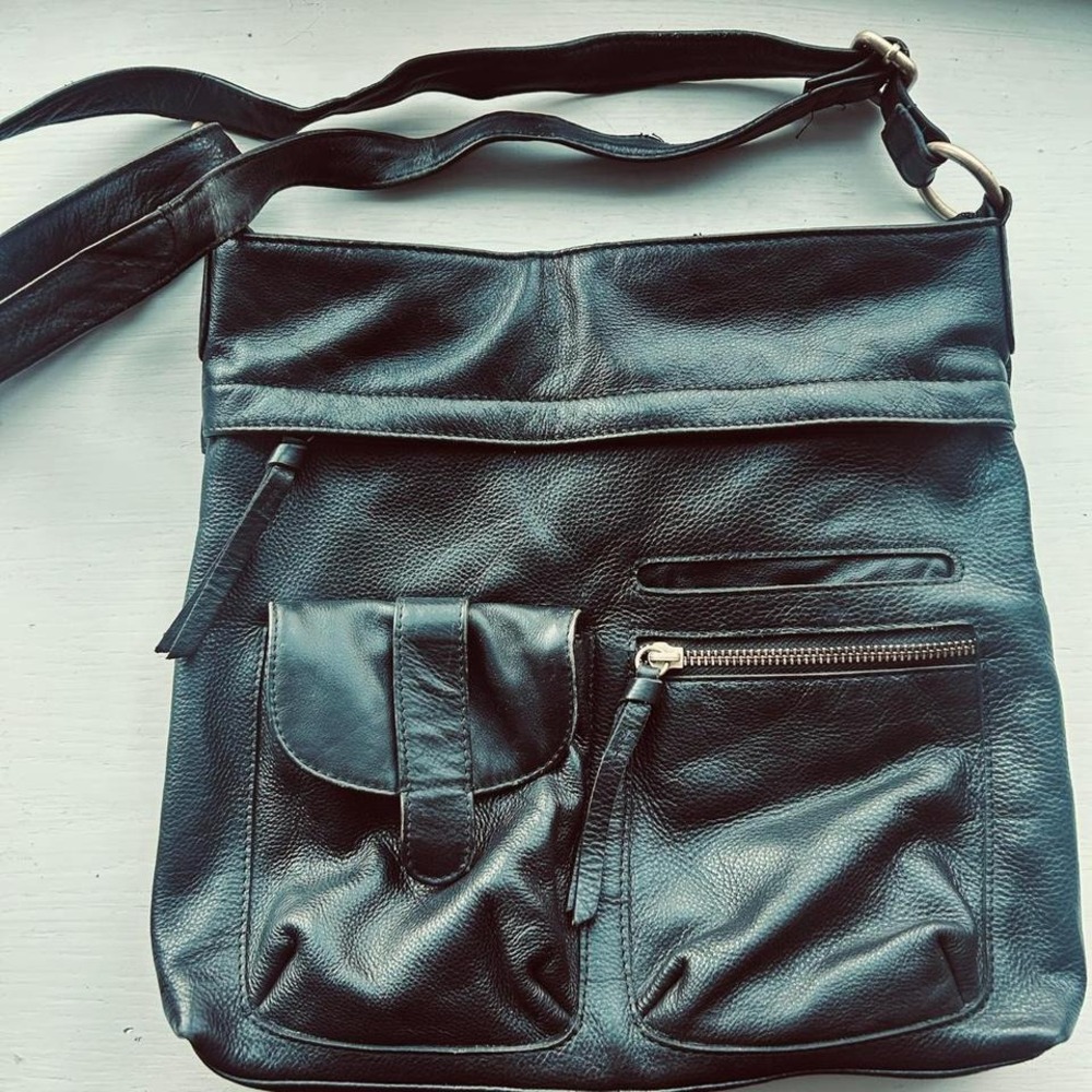 Great American Leather Works Black Leather Cross‎ Body Bag storage